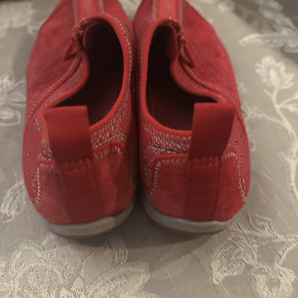 Size 10 Merrell Outdoor Shoes - Picture 4 of 14